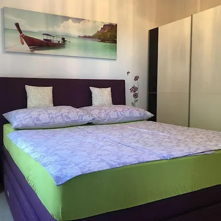 Leonie Apartament